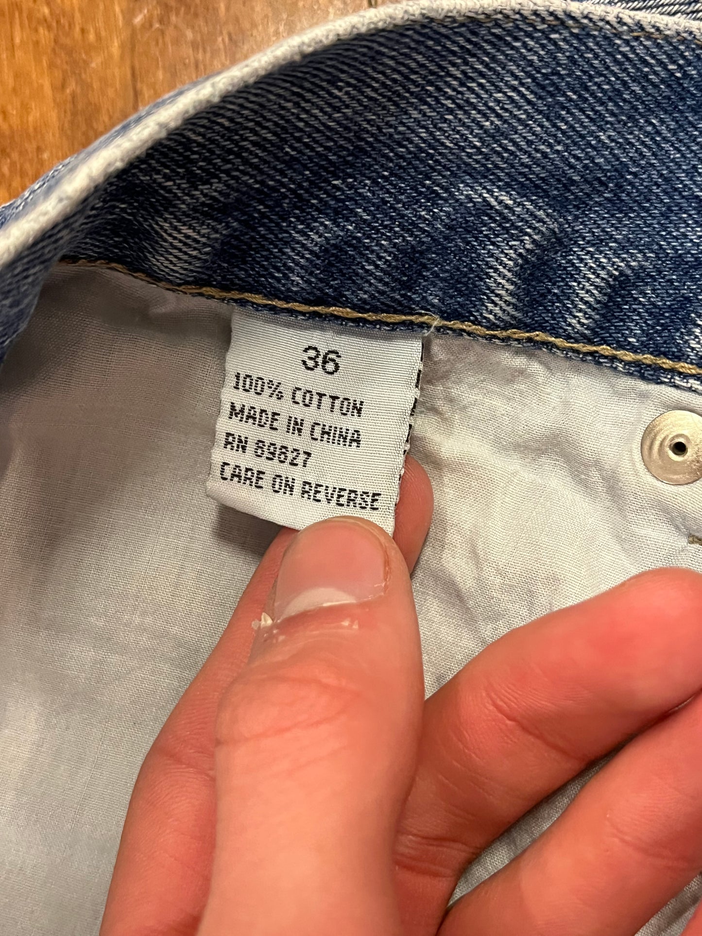 00s Webs Baggy Distressed Jean Shorts (34)