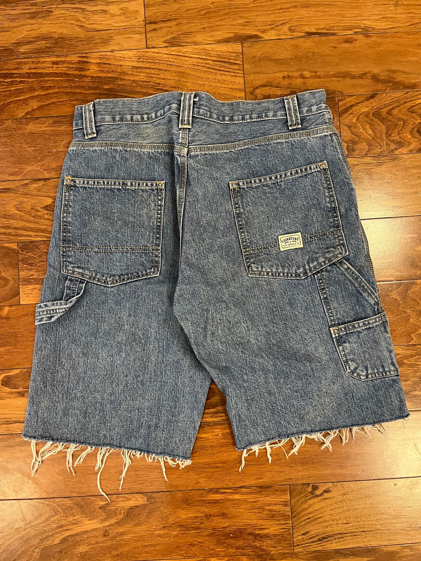 00s Levi Strauss Distressed Carpenter Shorts (32)