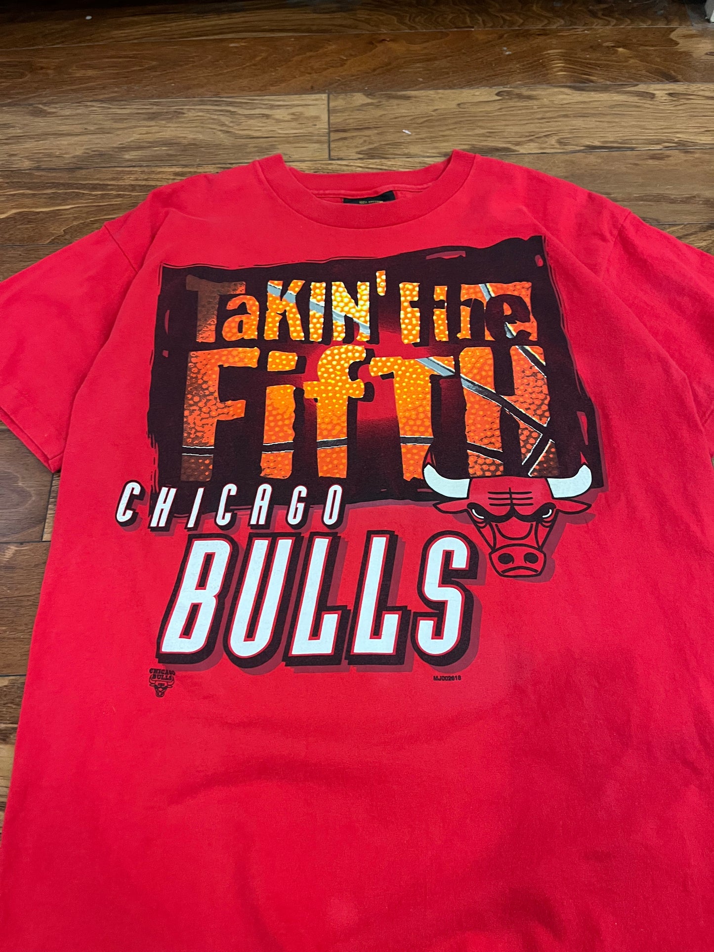 90s Chicago Bulls "Takin' The Fifth" Championship Vintage NBA Tee (L)