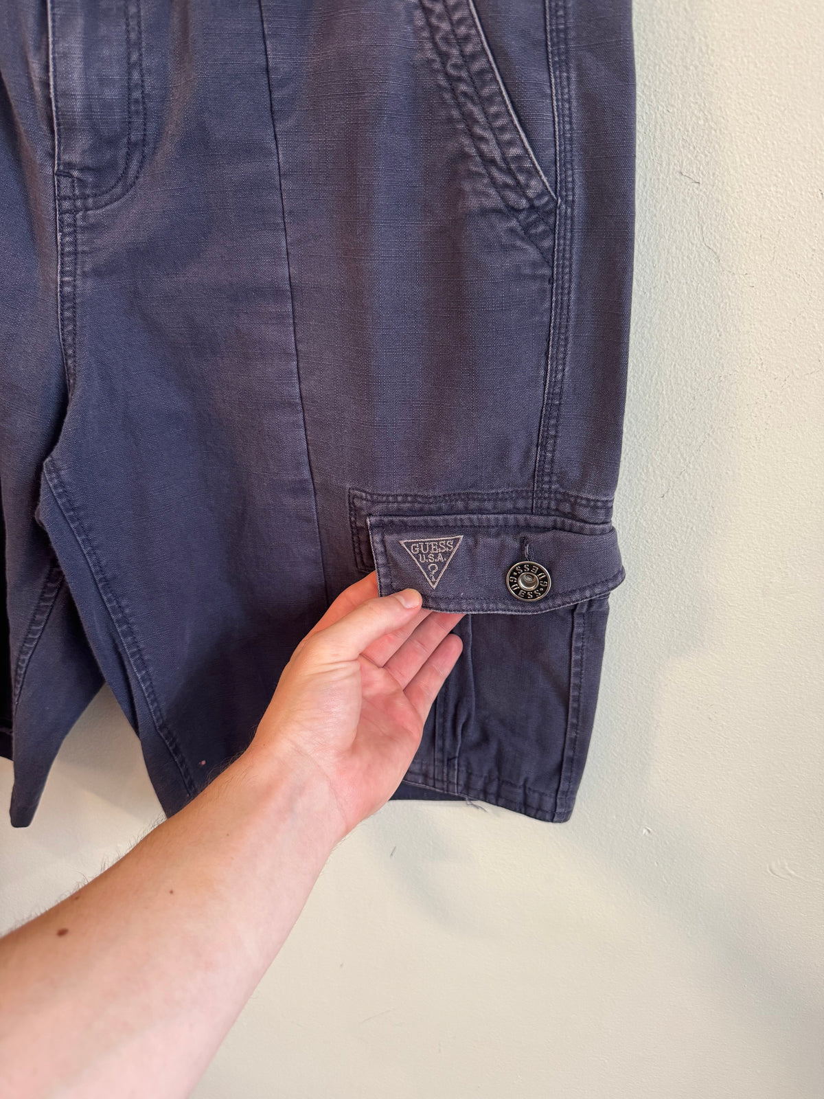 00s Guess Faded Utility Navy Shorts (34)