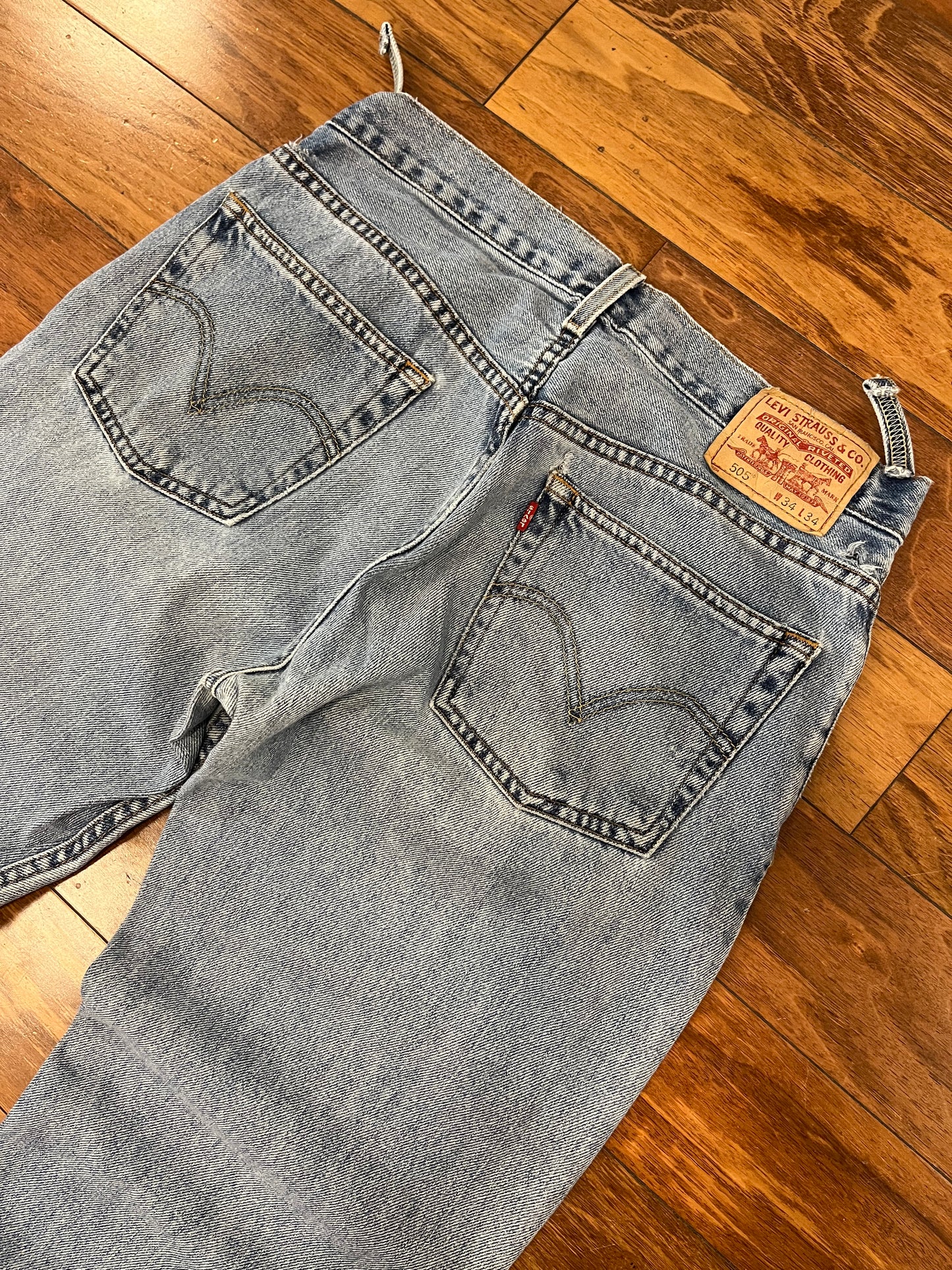 2006 Levi's 505 Mid Wash Jeans (33 x 32)