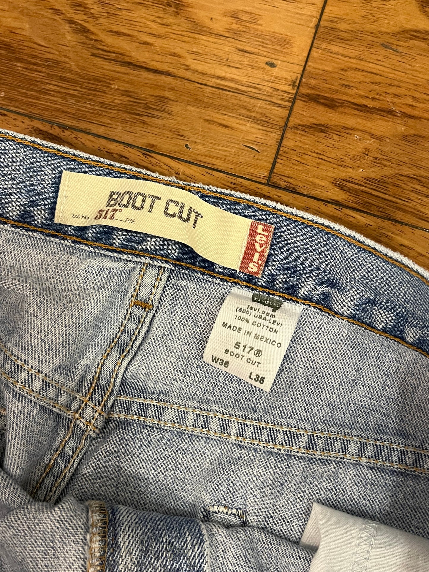 2008 Levi's 517 Bootcut Jeans (36 x 36)