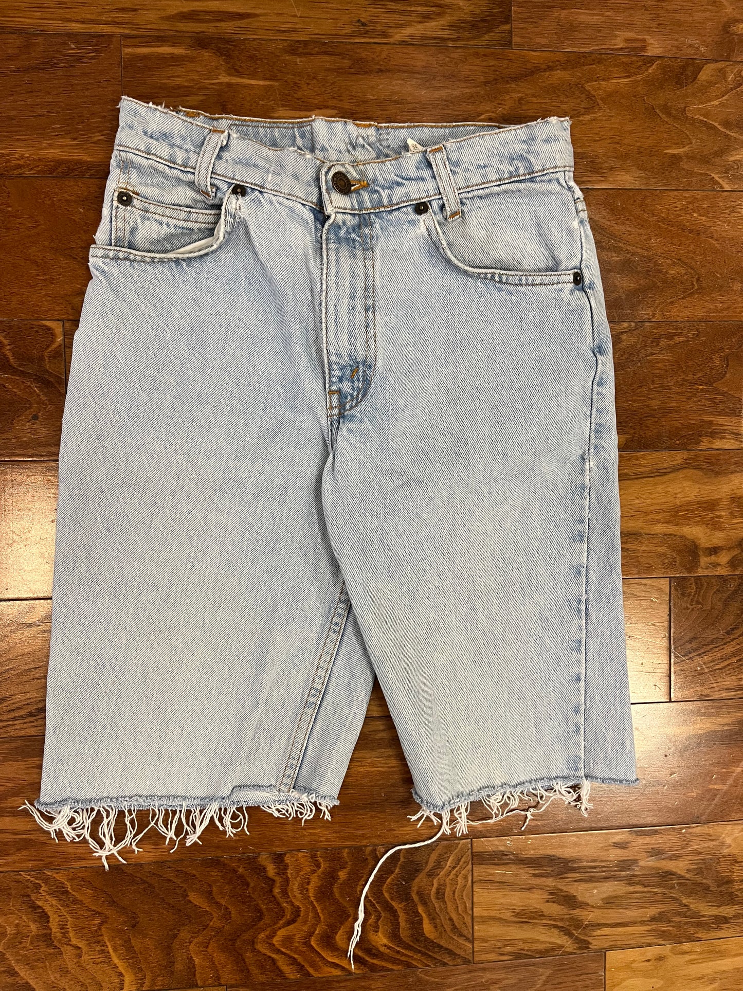1993 Levi's Student 550 Orange Tab Light Wash Shorts (26)