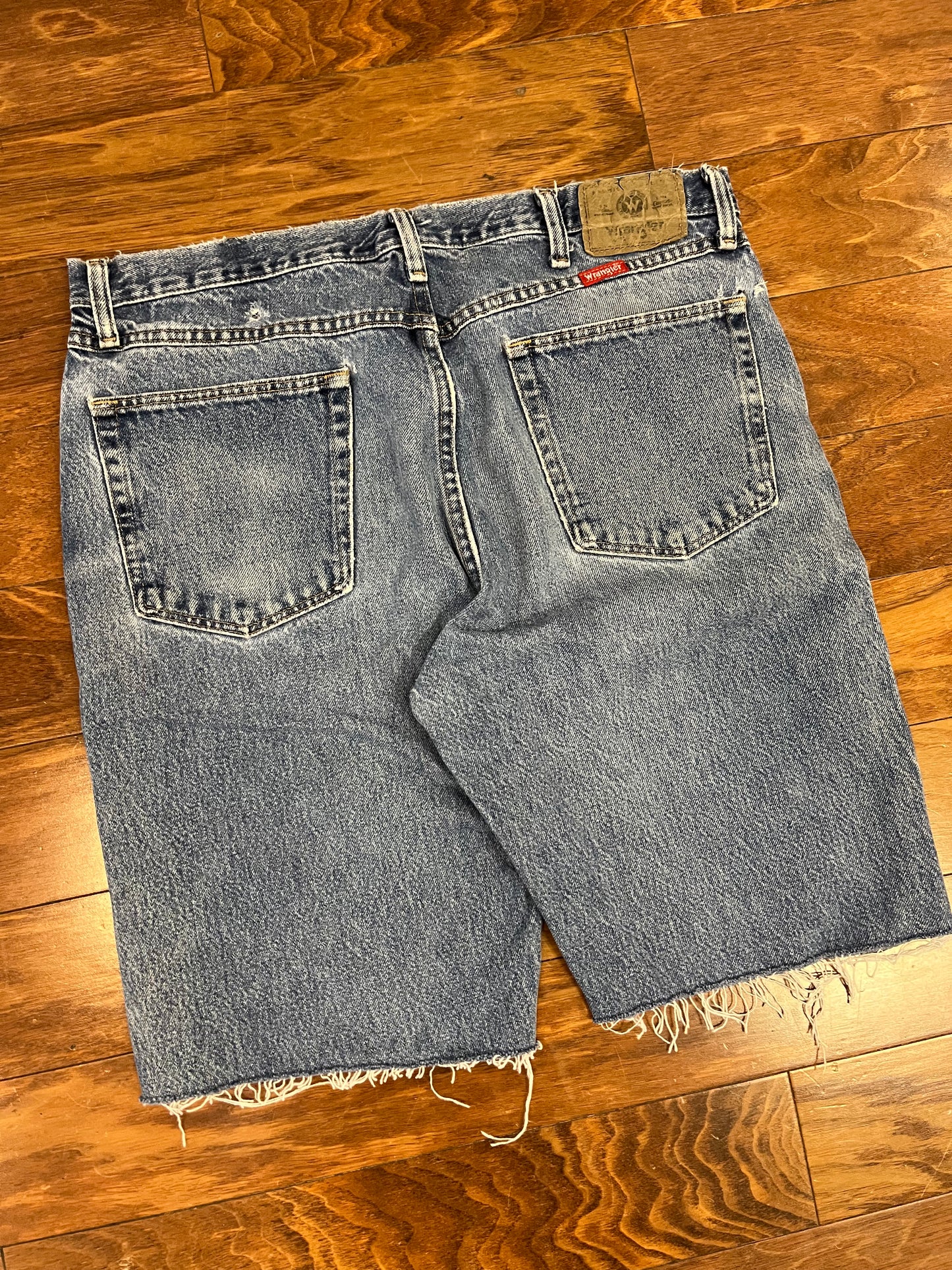 00s Wrangler Jean Shorts (36)