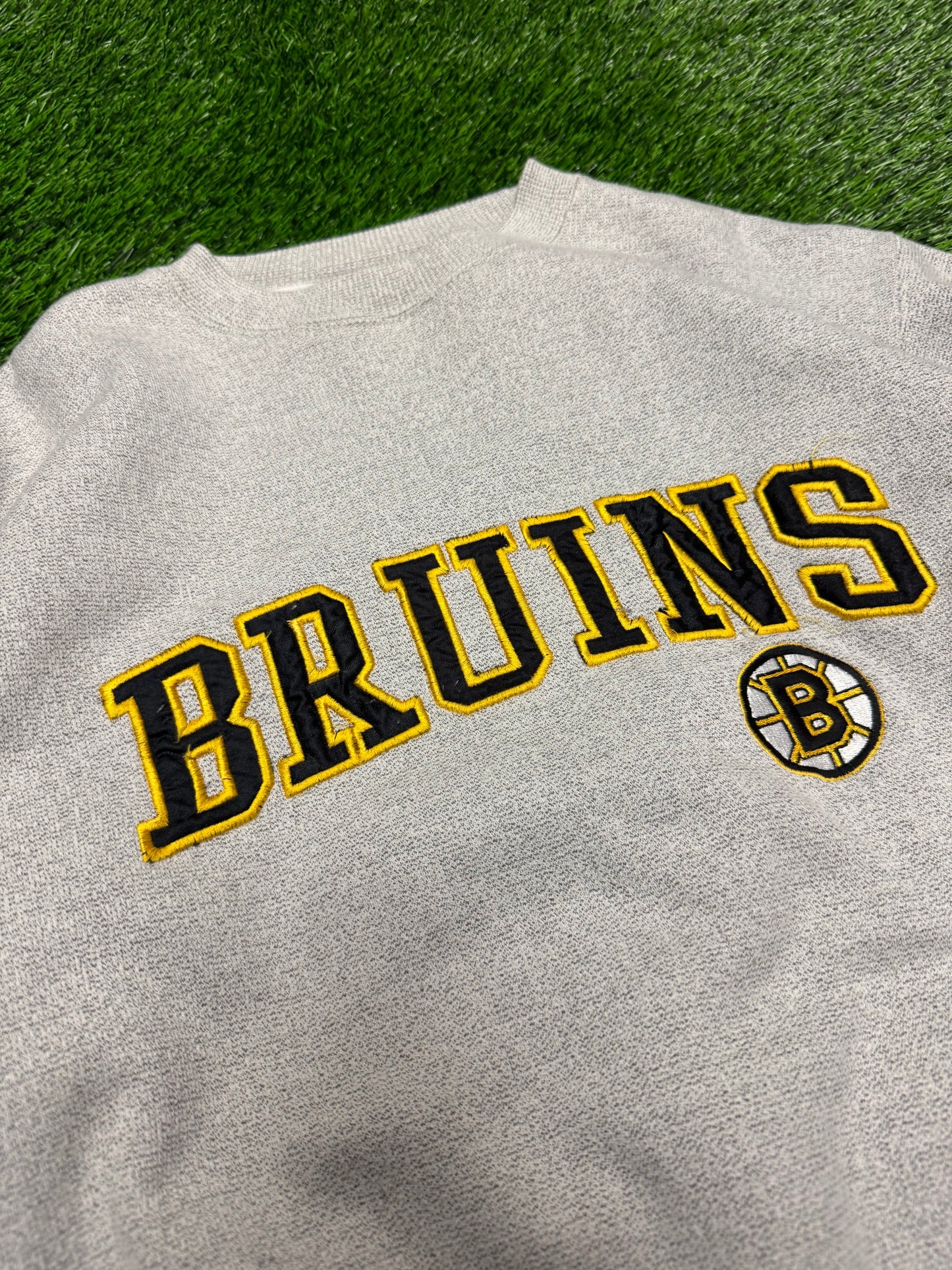 90s Boston Bruins Magic Johnson T's Vintage NHL Embroidered Crewneck (M)