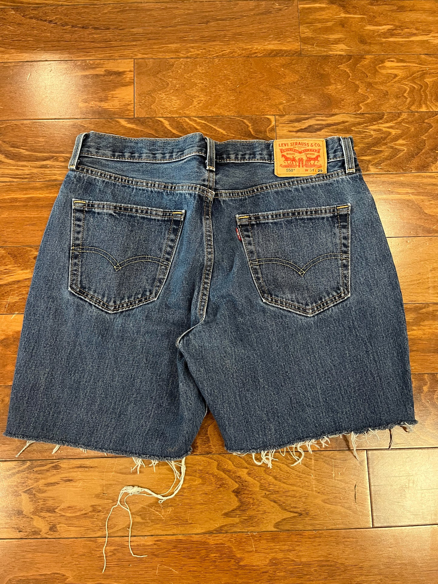 00s Levi's 550 Dark Blue Cut Offs (34)