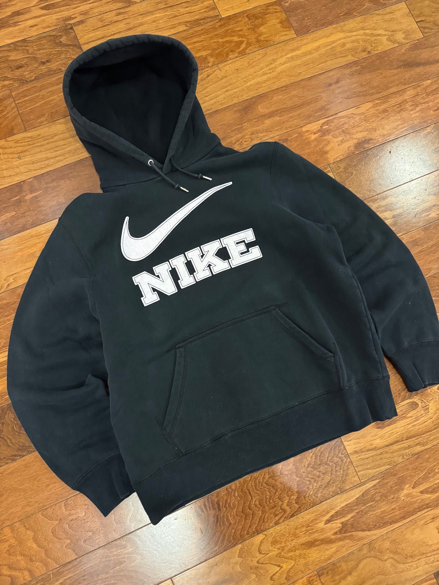 00s Nike Spell Out Swoosh Essential Black Hoodie (L)