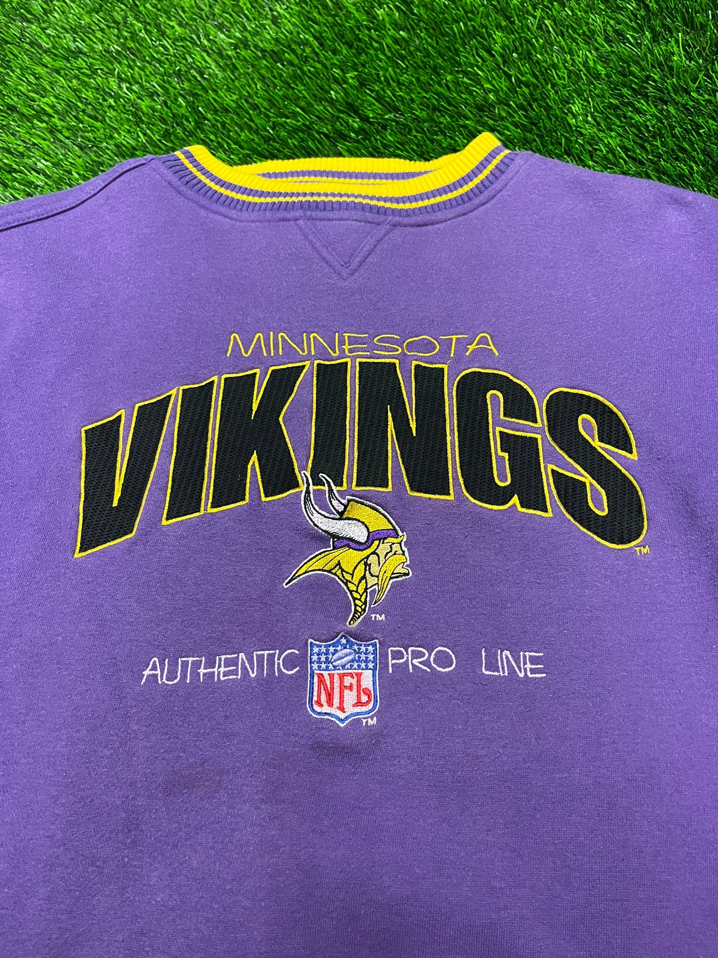 90s Vikings Pro Line Logo Athletic Purple Crewneck (XL)