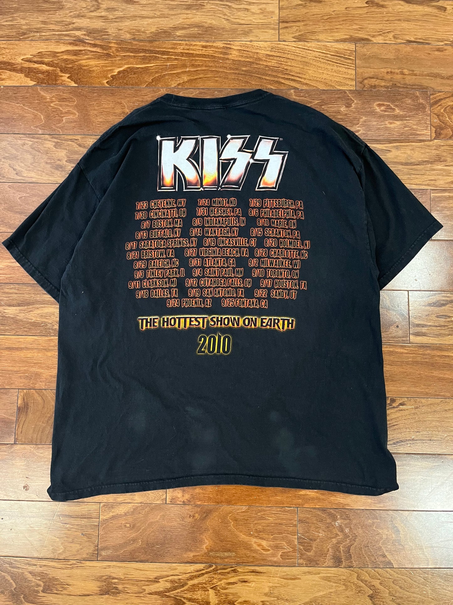 2010 Kiss "Hottest Show on Earth" Music Tee (XL)