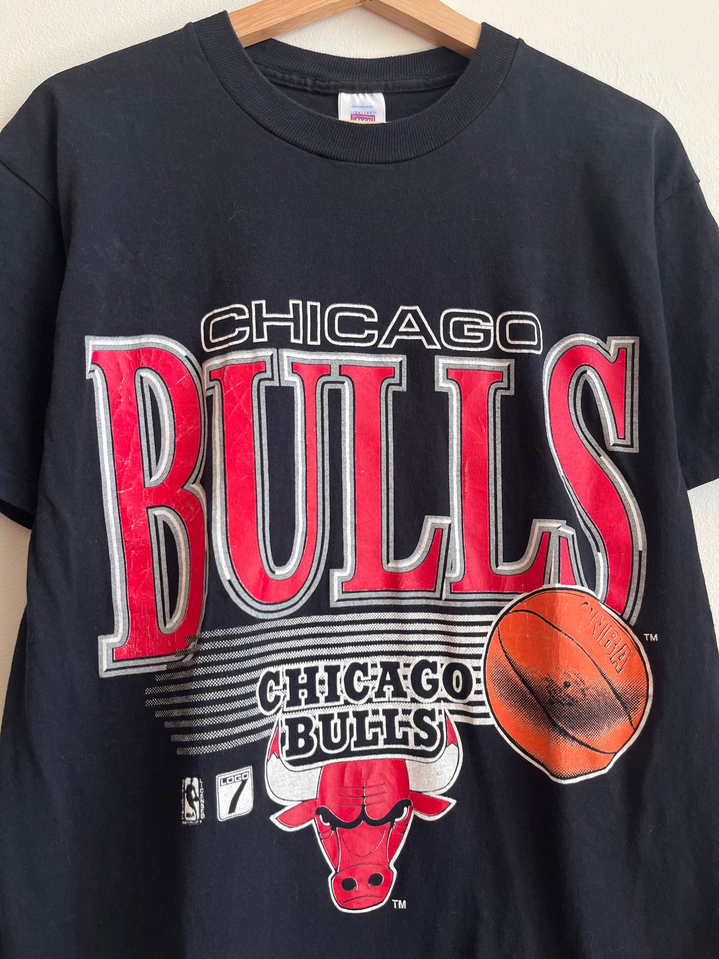 90s Chicago Bulls Logo 7 NBA Basketball Black Tee (L)