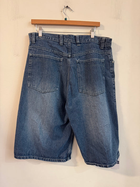 00s Baggy Trust Jean Shorts (36)