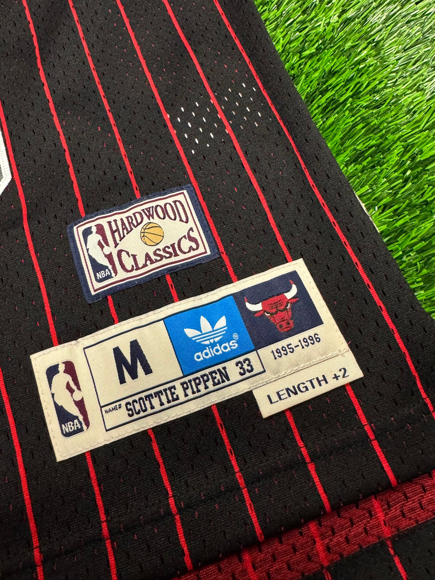 Chicago Bulls Hardwood Classics Adidas Scottie Pippen #33 Black Pinstripe Throwback NBA Jersey (M)
