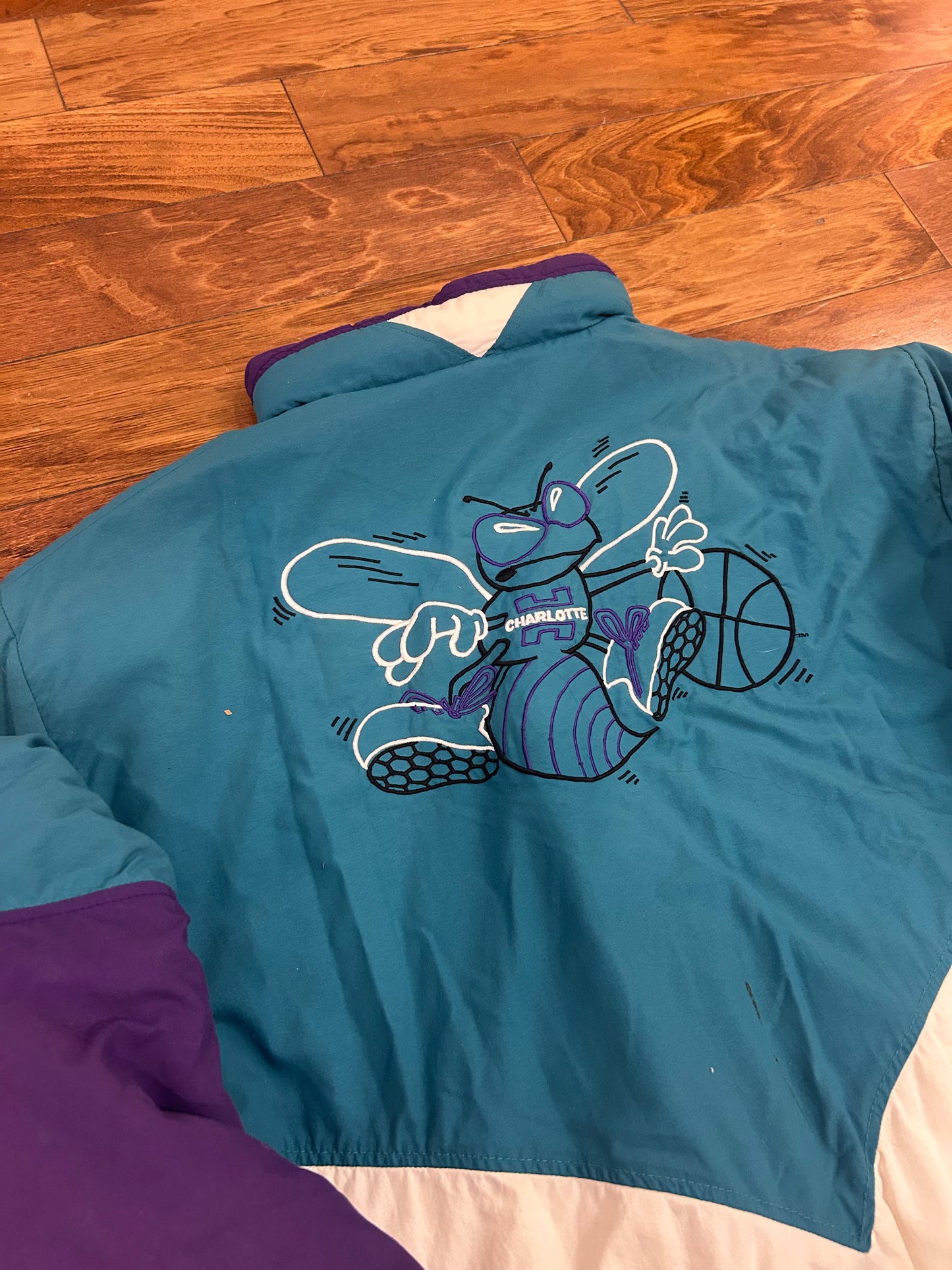 90s Charlotte Hornets DeLong Vintage NBA Puffer Jacket (L)