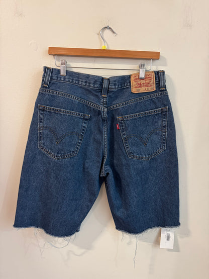 2010s Levi 550 Dark Wash Shorts (33)