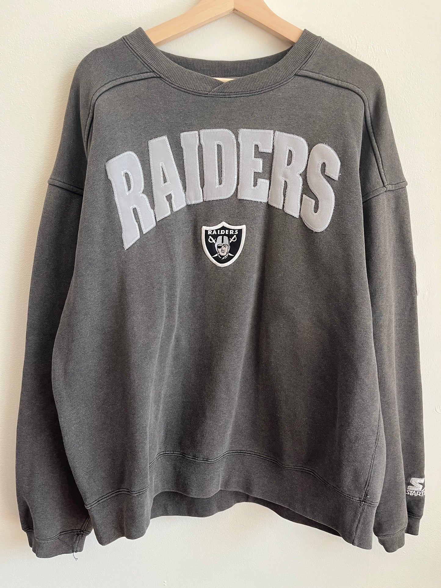 90s Oakland Raiders Starter Faded Spell Out NFL Crewneck (L)