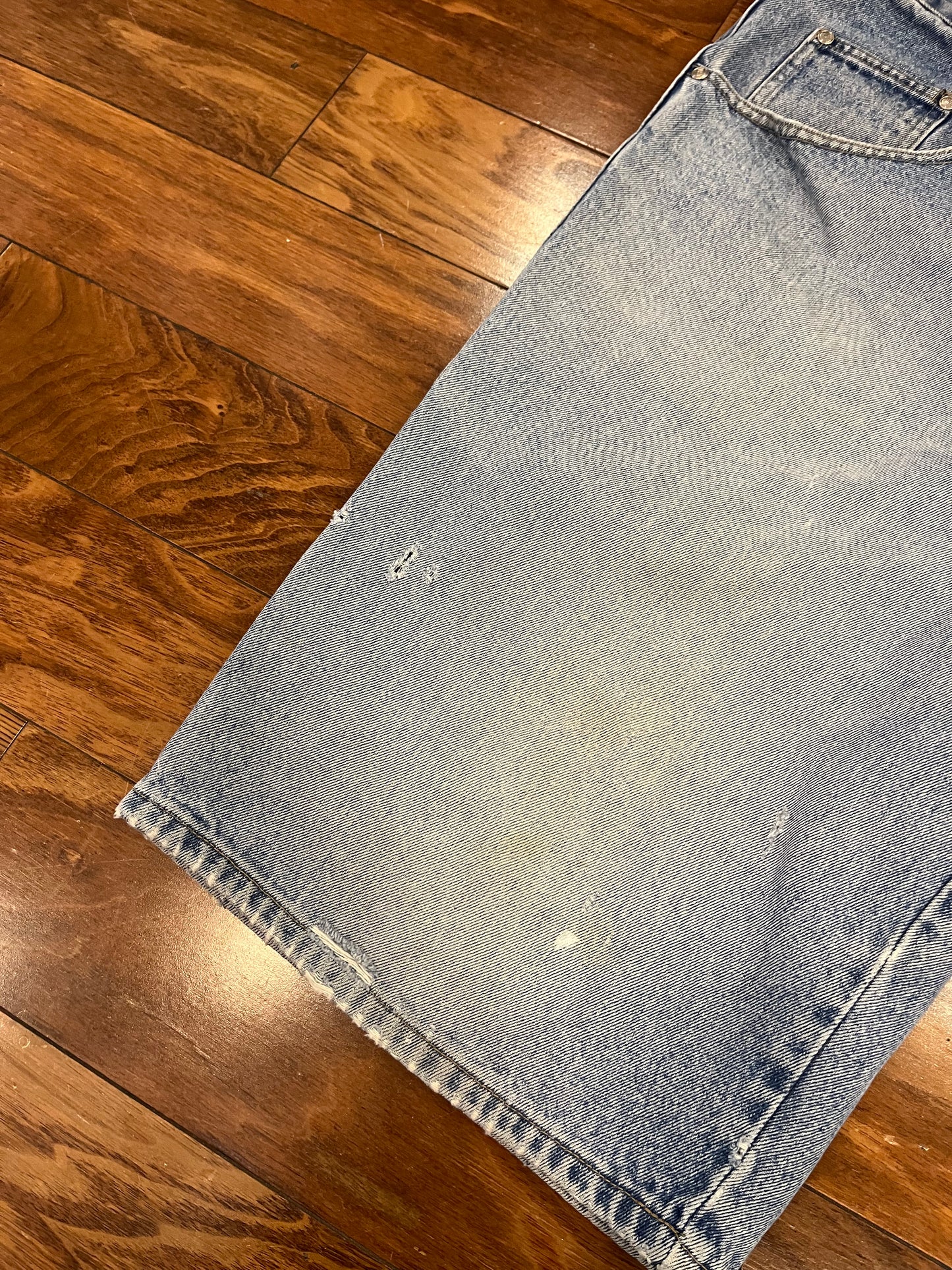 00s Webs Baggy Distressed Jean Shorts (34)