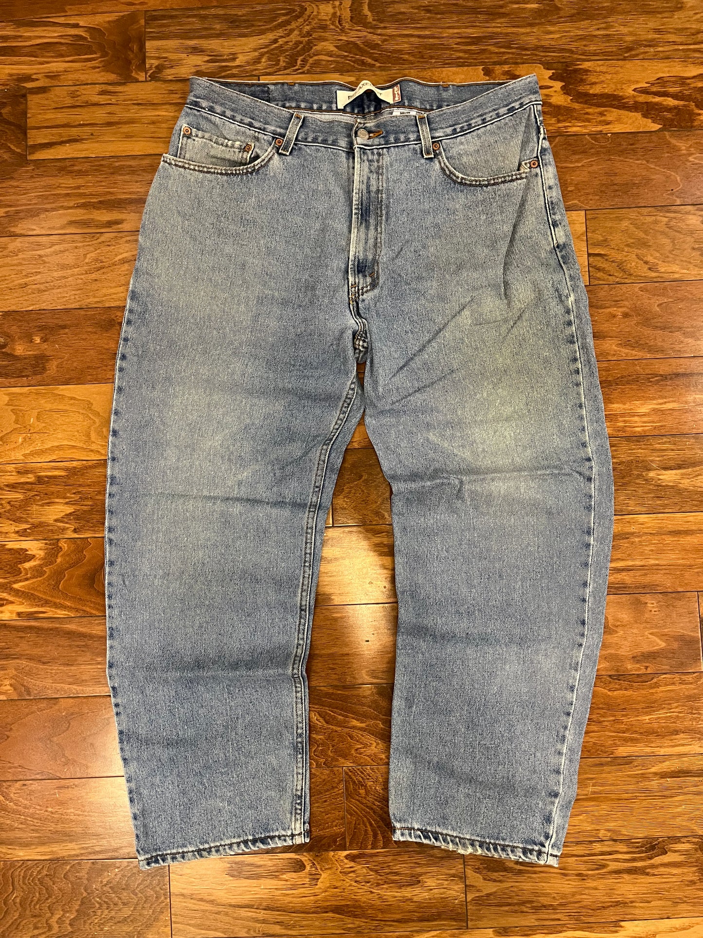 2004 Levi's 550 Relaxed Blue Jeans (38 x 30)