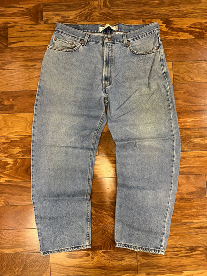 2004 Levi's 550 Relaxed Blue Jeans (38 x 30)