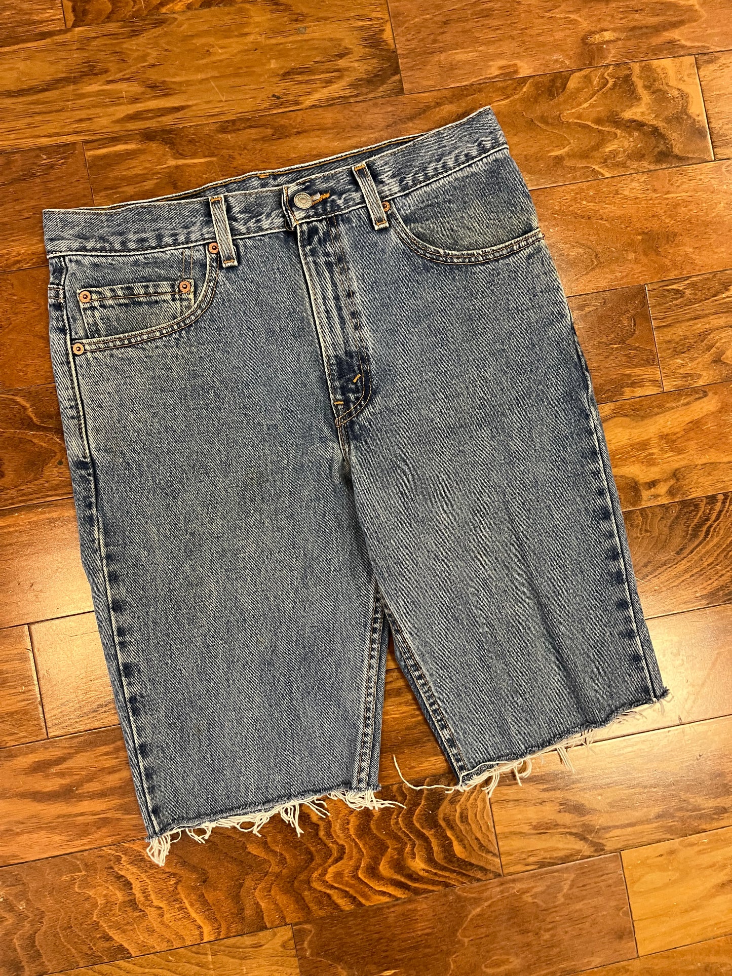 2001 Levi's 512 Mid Wash Shorts (33)