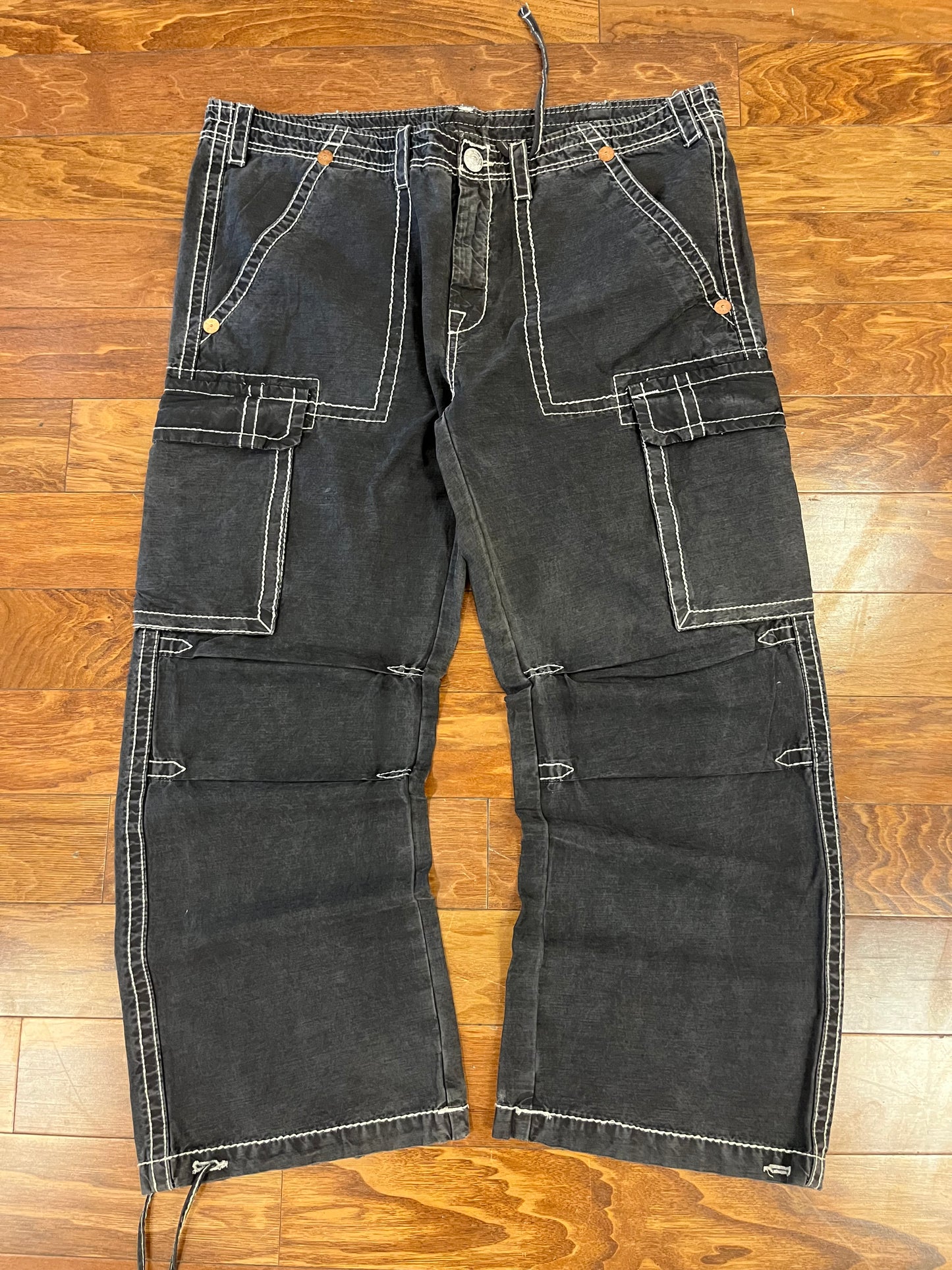 00s True Relgion Black Cargo Pants (44x32)