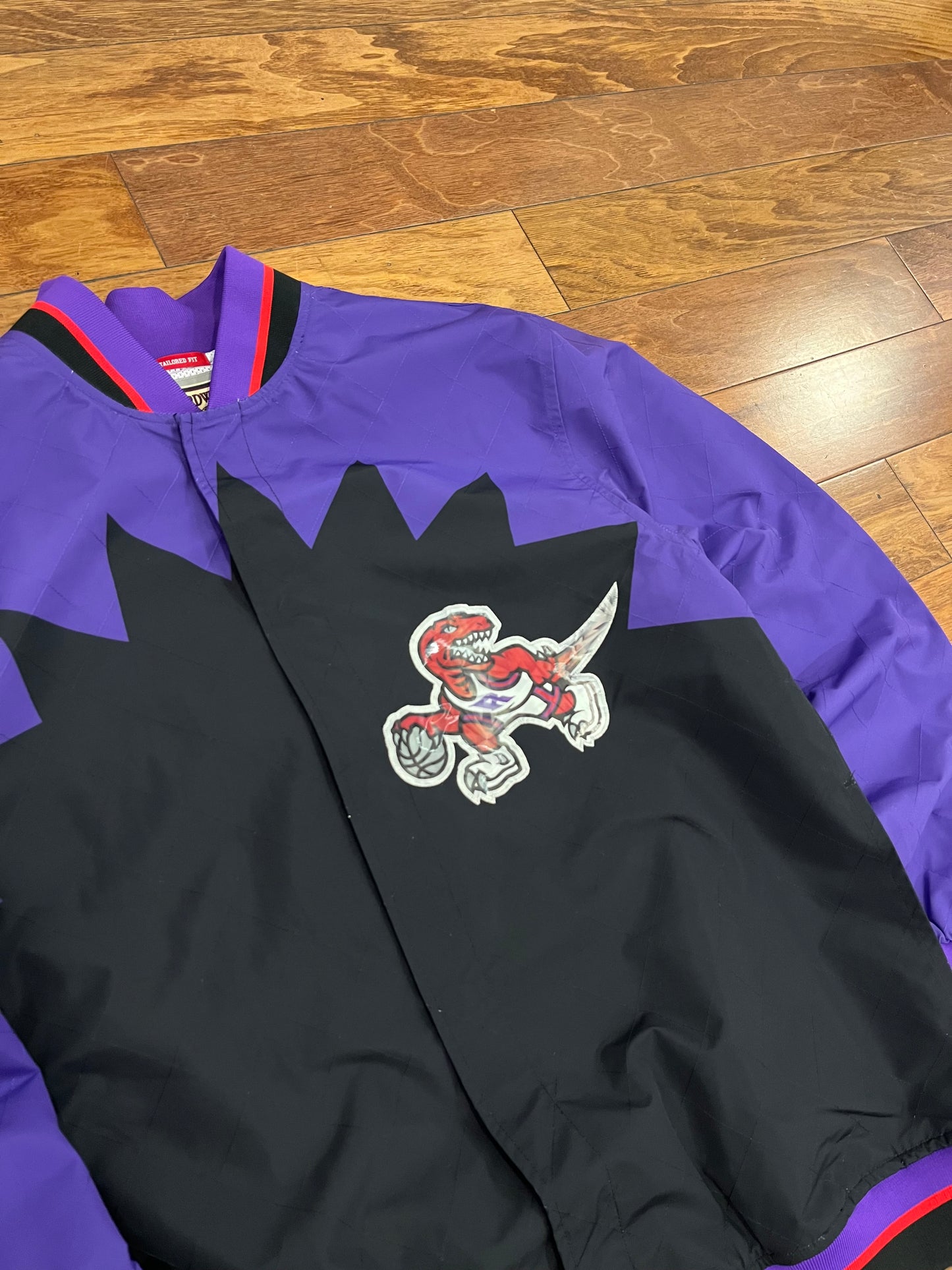 Toronto Raptors Mitchell & Ness Deadstock Jacket (L)