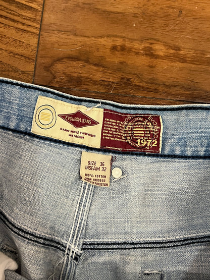 00s Evolution Baggy Light Wash Jeans (36 x 30)
