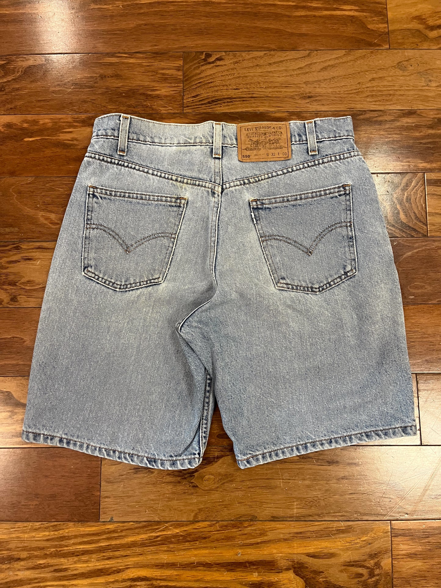 1998 Levi's 550 White Tab Shorts (32)