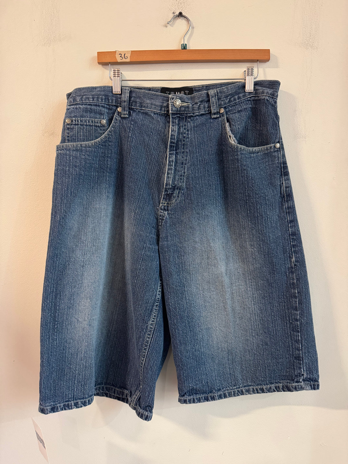 00s Baggy Trust Jean Shorts (36)