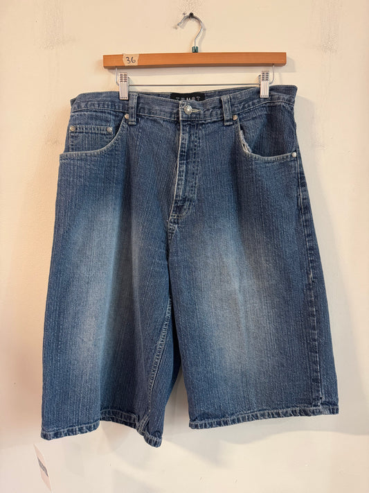 00s Baggy Trust Jean Shorts (36)