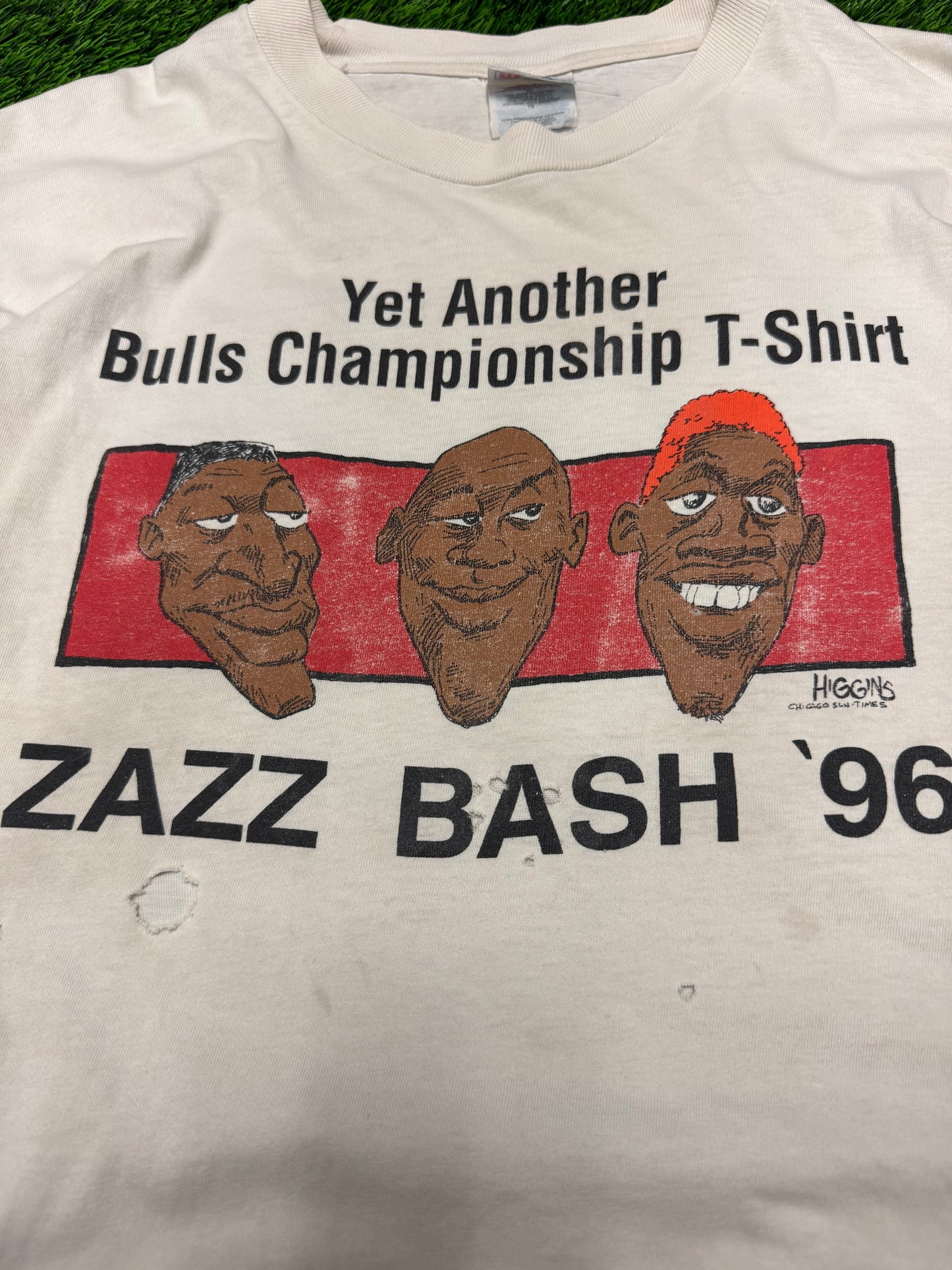 1996 Chicago Bulls "Yet Another Bulls Championship T-Shirt" Zazz Bash Pippen, Jordan & Rodman Distressed Caricature NBA Vintage Tee (XL)