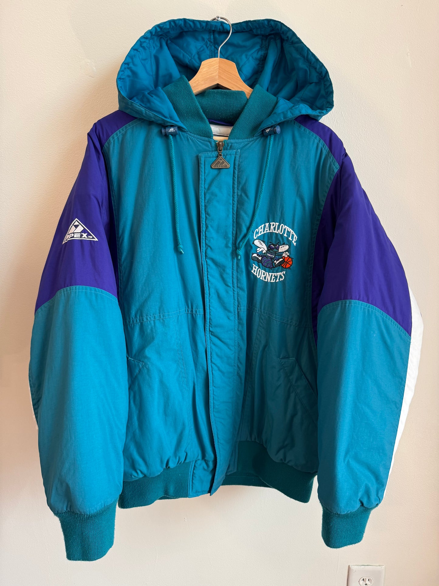 90s Charlotte Hornets Apex Puffer Jacket (L)