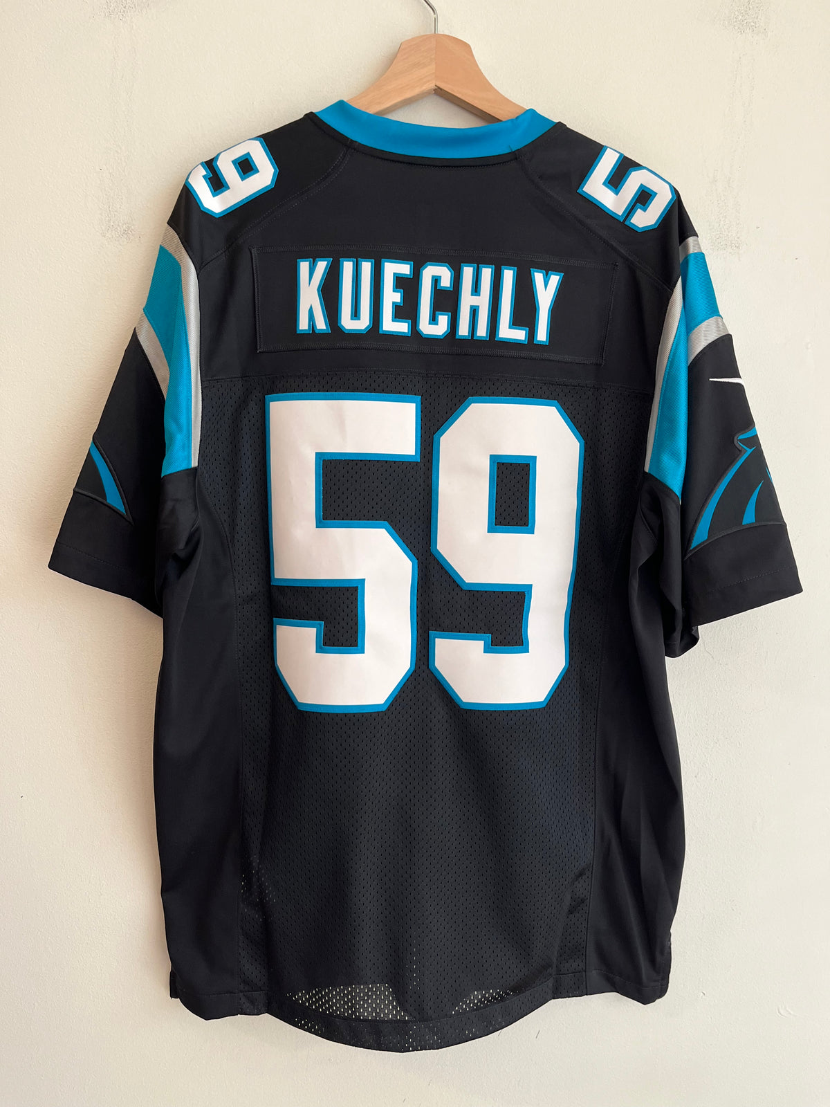 2016 Carolina Panthers Luke Kuechly Stitched Nike Home Jersey (M)