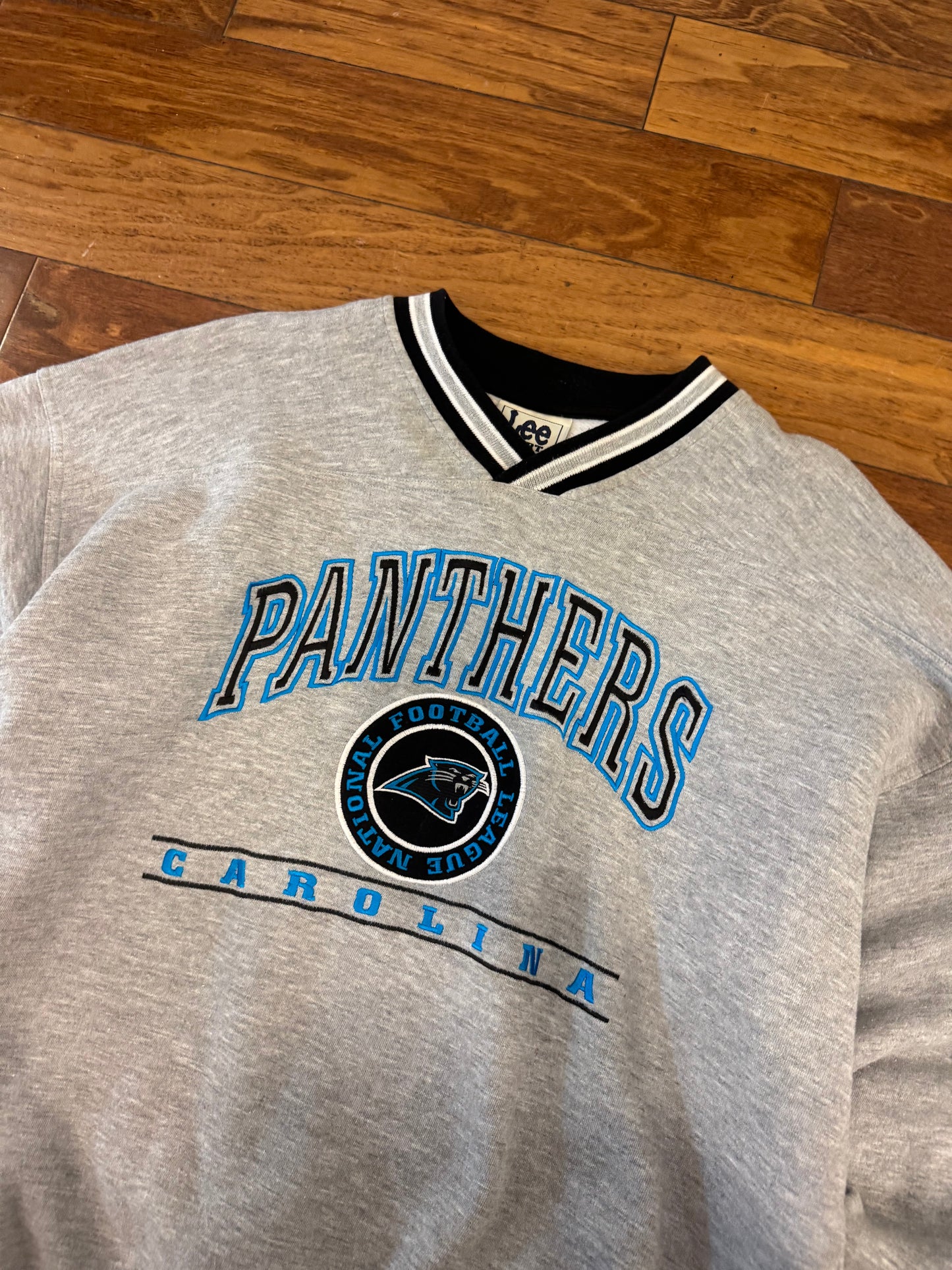 00s Carolina Panthers Lee V Neck Crewneck (L)