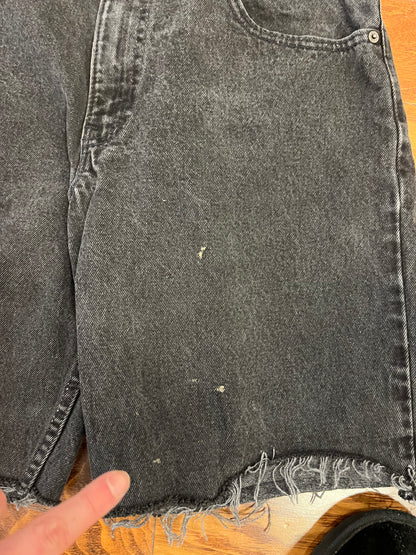1995 Levi's 560 Loose Tapered Fit Faded Black Shorts (32)