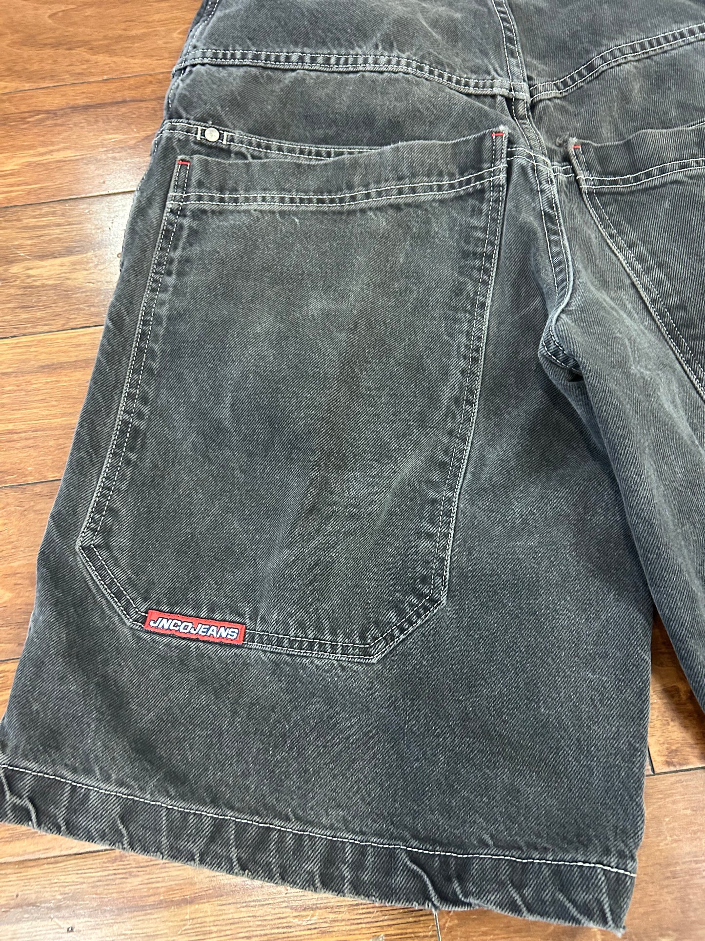 00s JNCO Dragon Vintage Baggy Shorts (32)