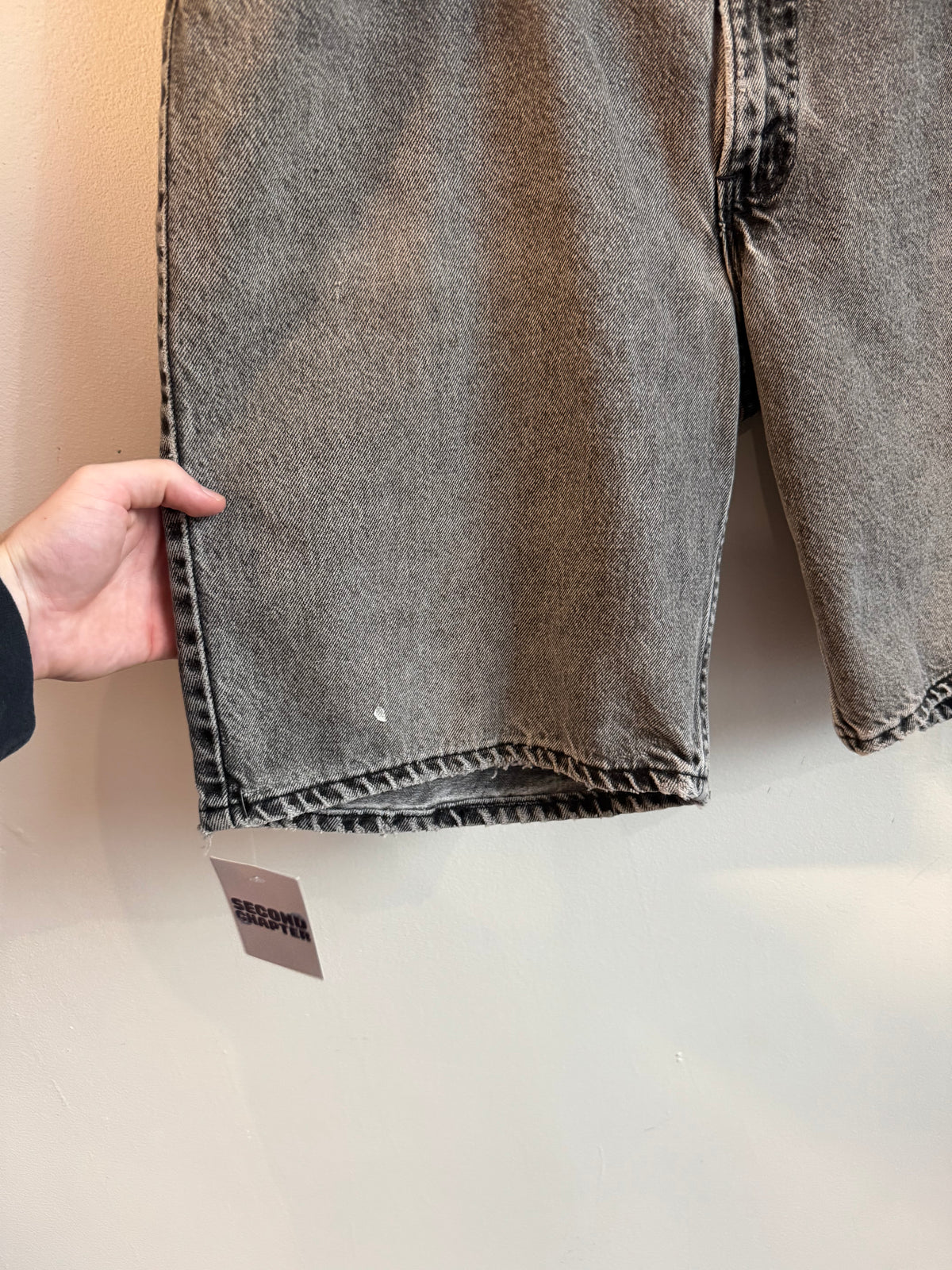 90s Levi's 560 Faded Black Jean Shorts (37)