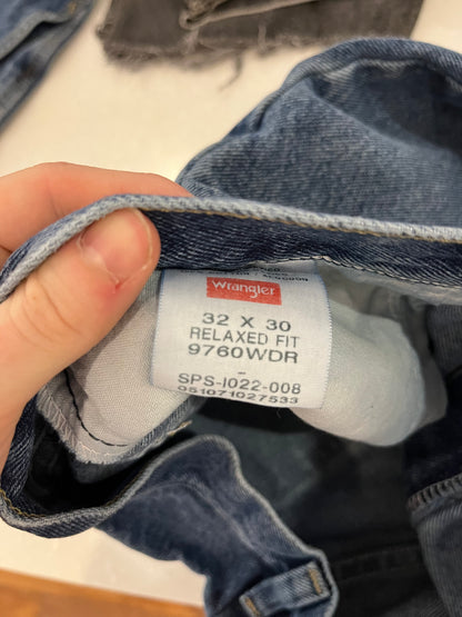 00s Wrangler Dark Wash Blue Shorts (32)