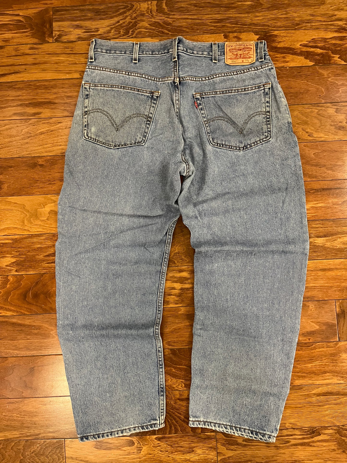 2004 Levi's 550 Relaxed Blue Jeans (38 x 30)