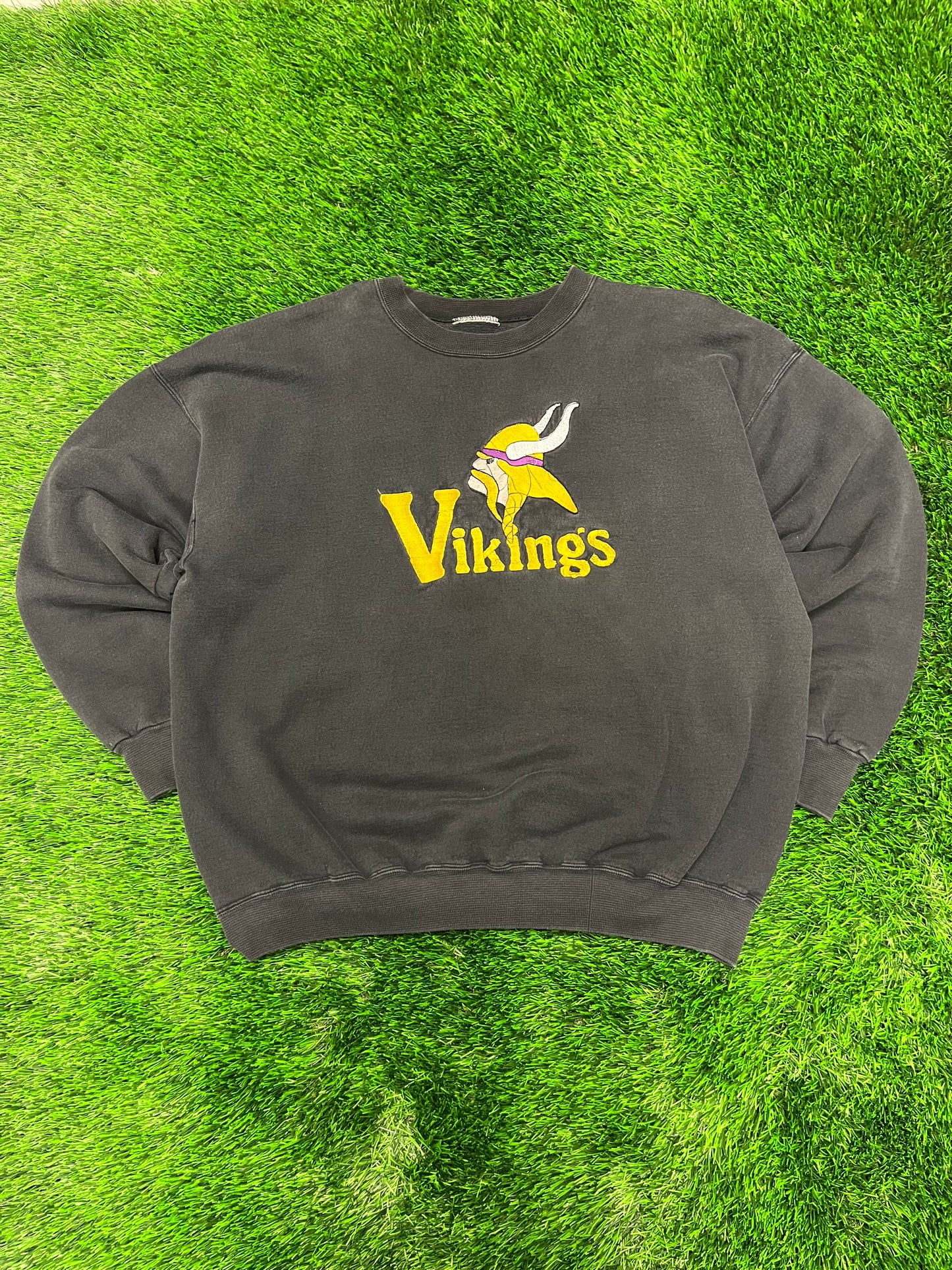 90s Minnesota Vikings Faded Black Crewneck (XL)