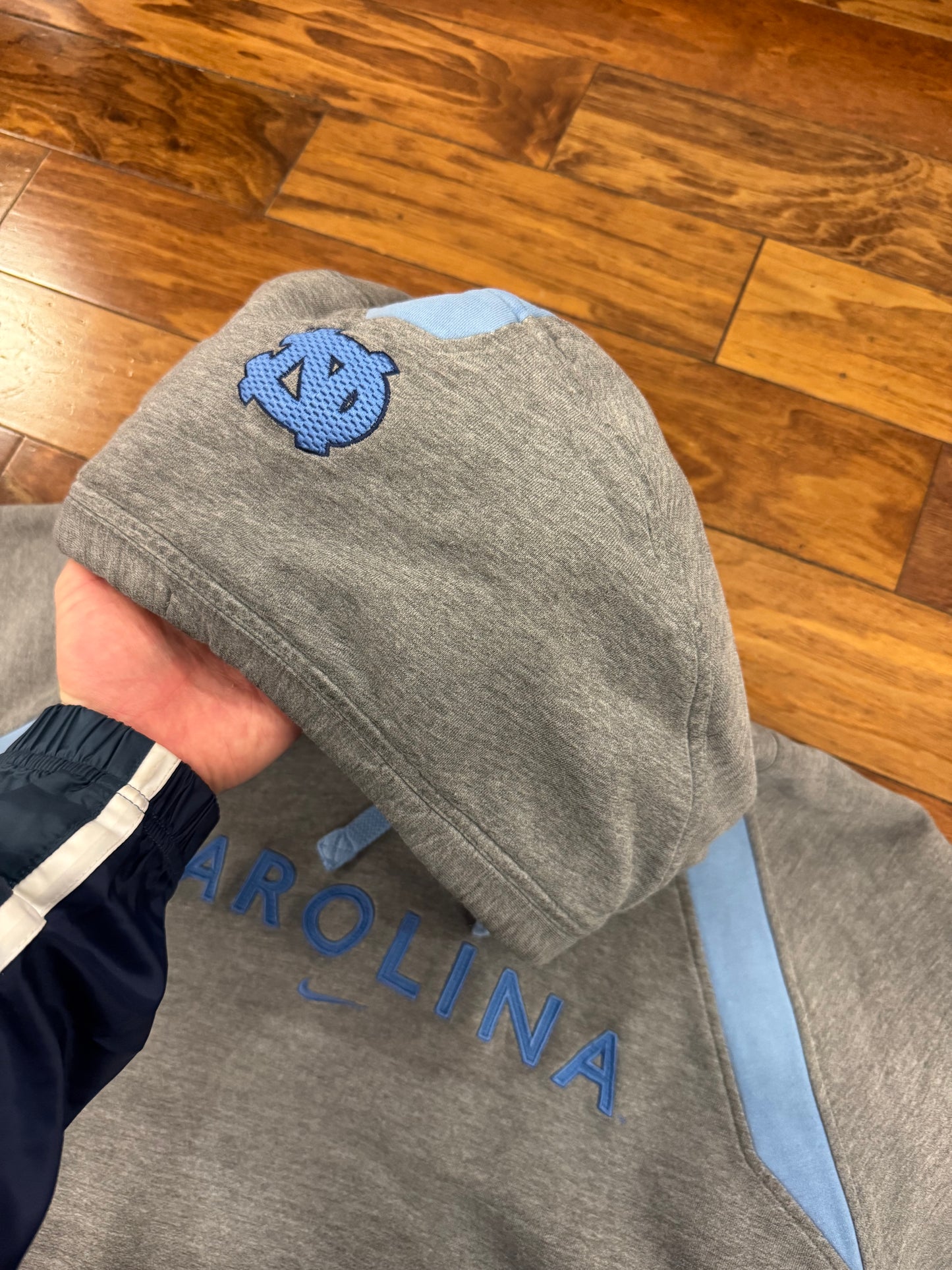 00s UNC Center Swoosh Two Toned Vintage Nike Hoodie (XXL)