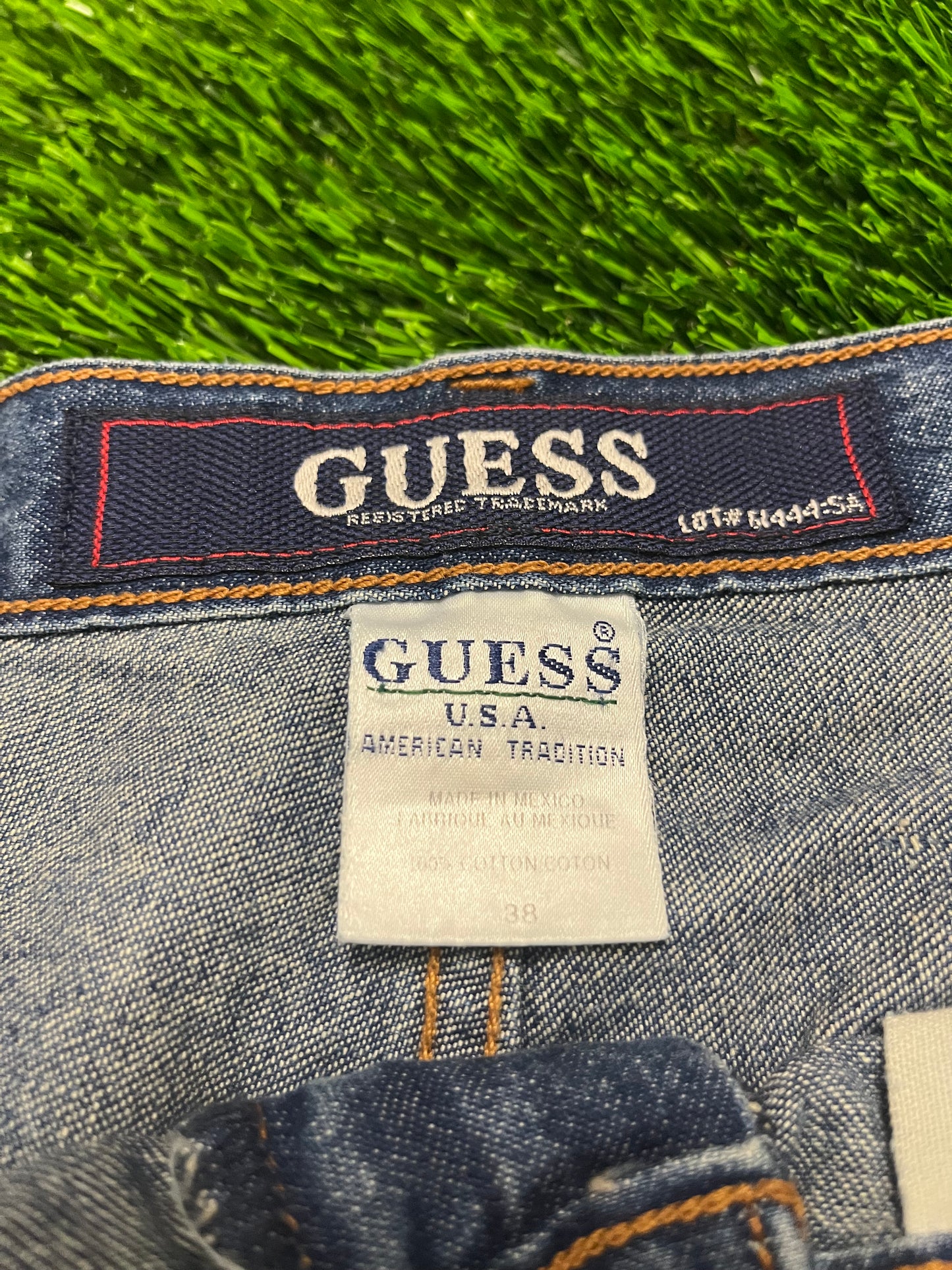 90s Guess Baggy Jean Shorts (38)