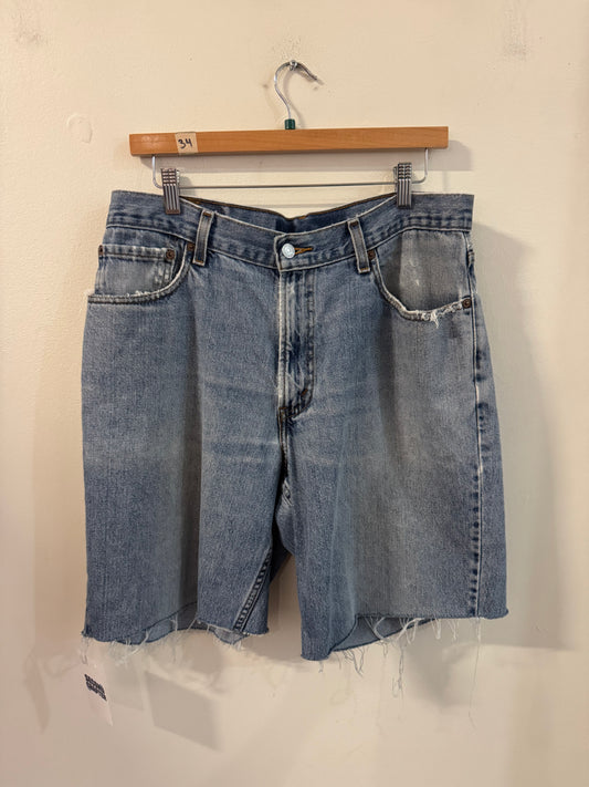 2004 Levi's 560 Distressed Light Wash Shorts (34)