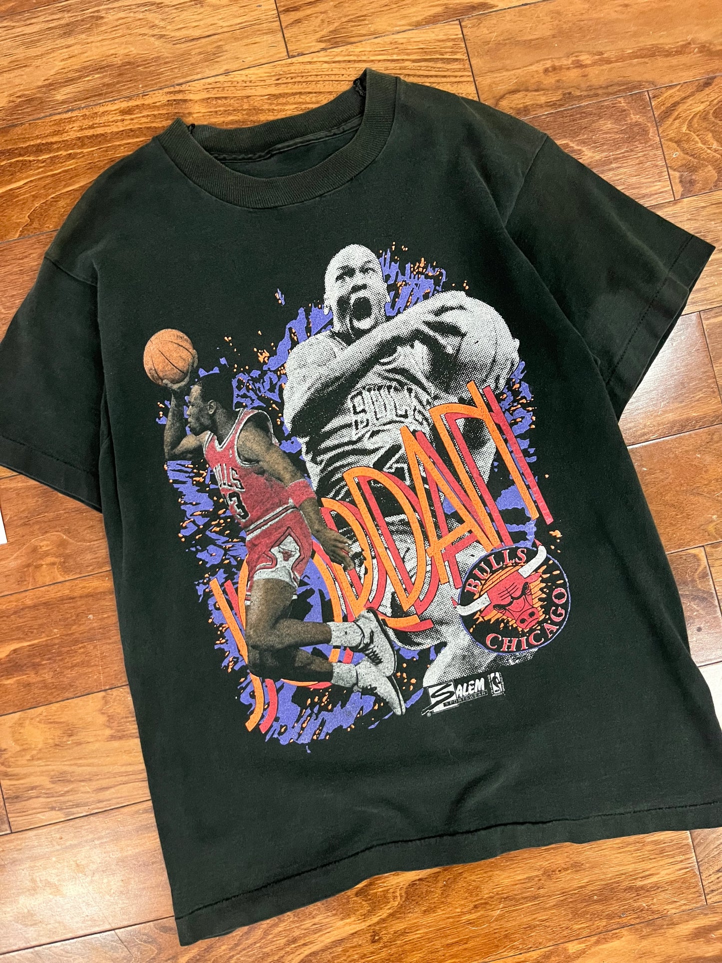 90s Chicago Bulls Michael Jordan Dunk Salem Vintage Graphic Tee (M)
