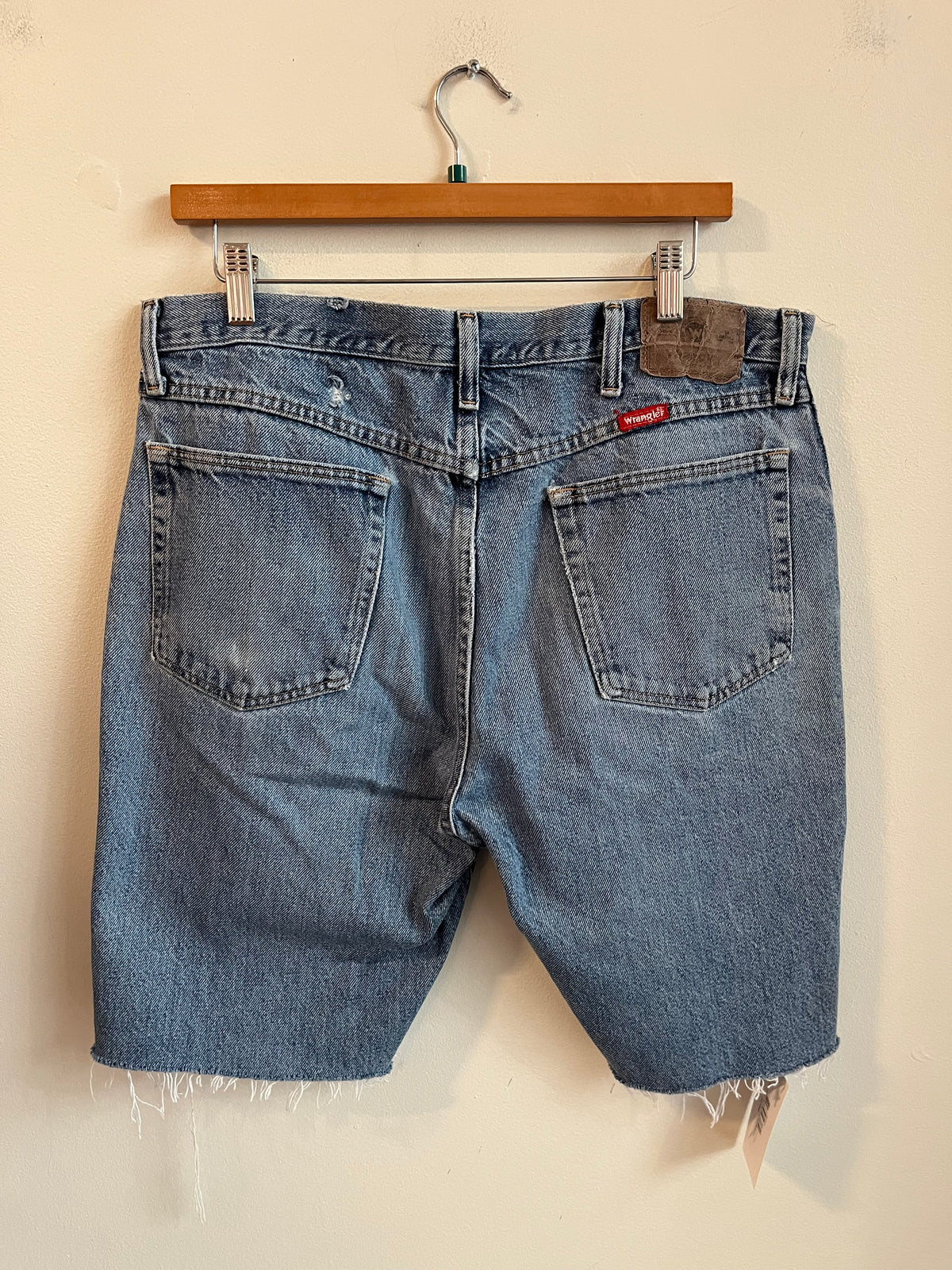 00s Wrangler Faded Blue Shorts (36)