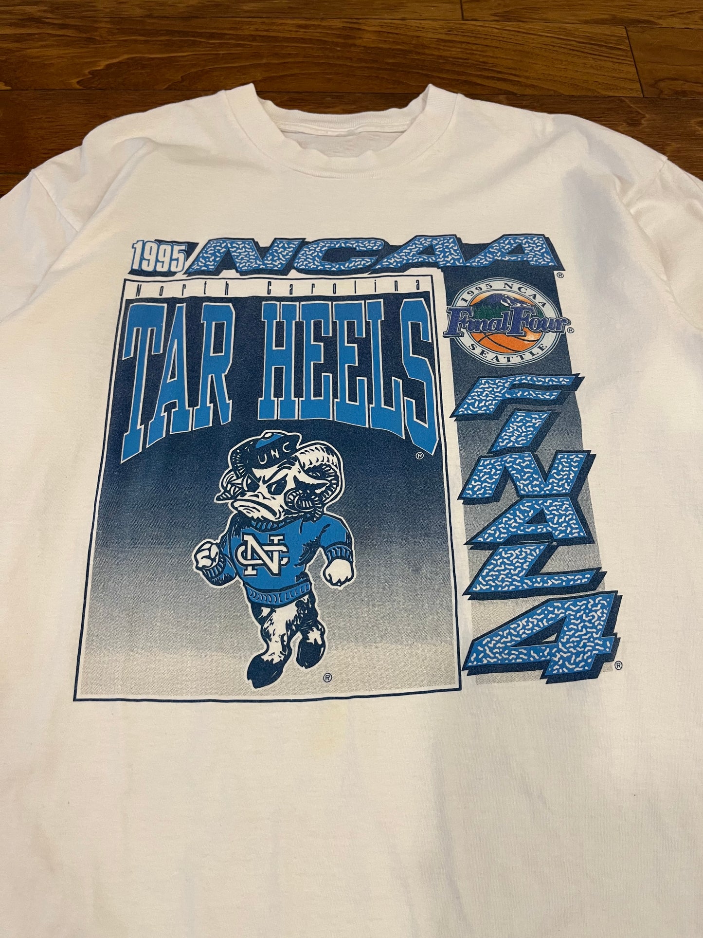 1995 UNC Tar Heels NCAA Final Four Graphic Tee (L)