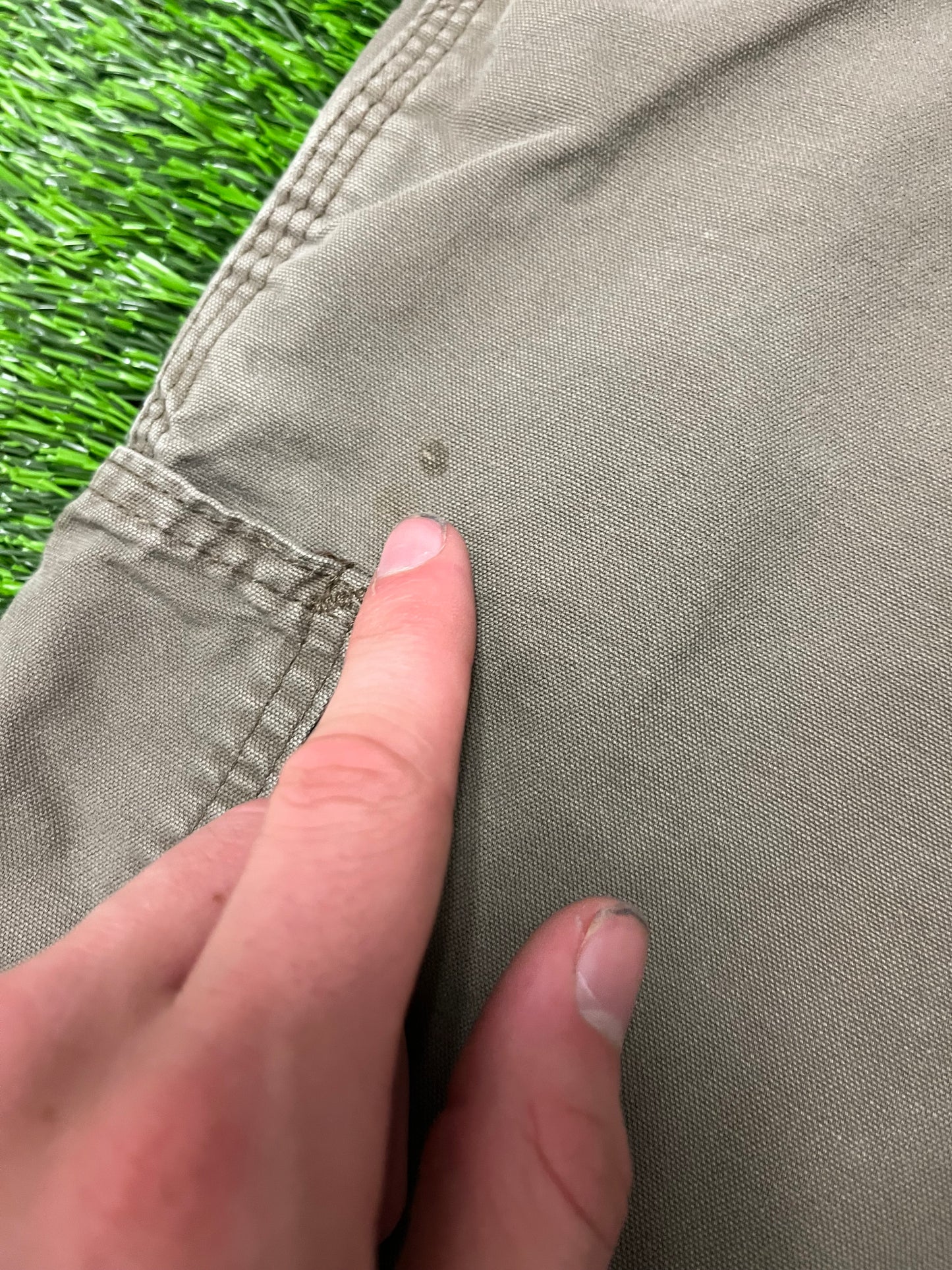 2010 Carhartt Workwear Carpenter Faded Olive Vintage Shorts (36)