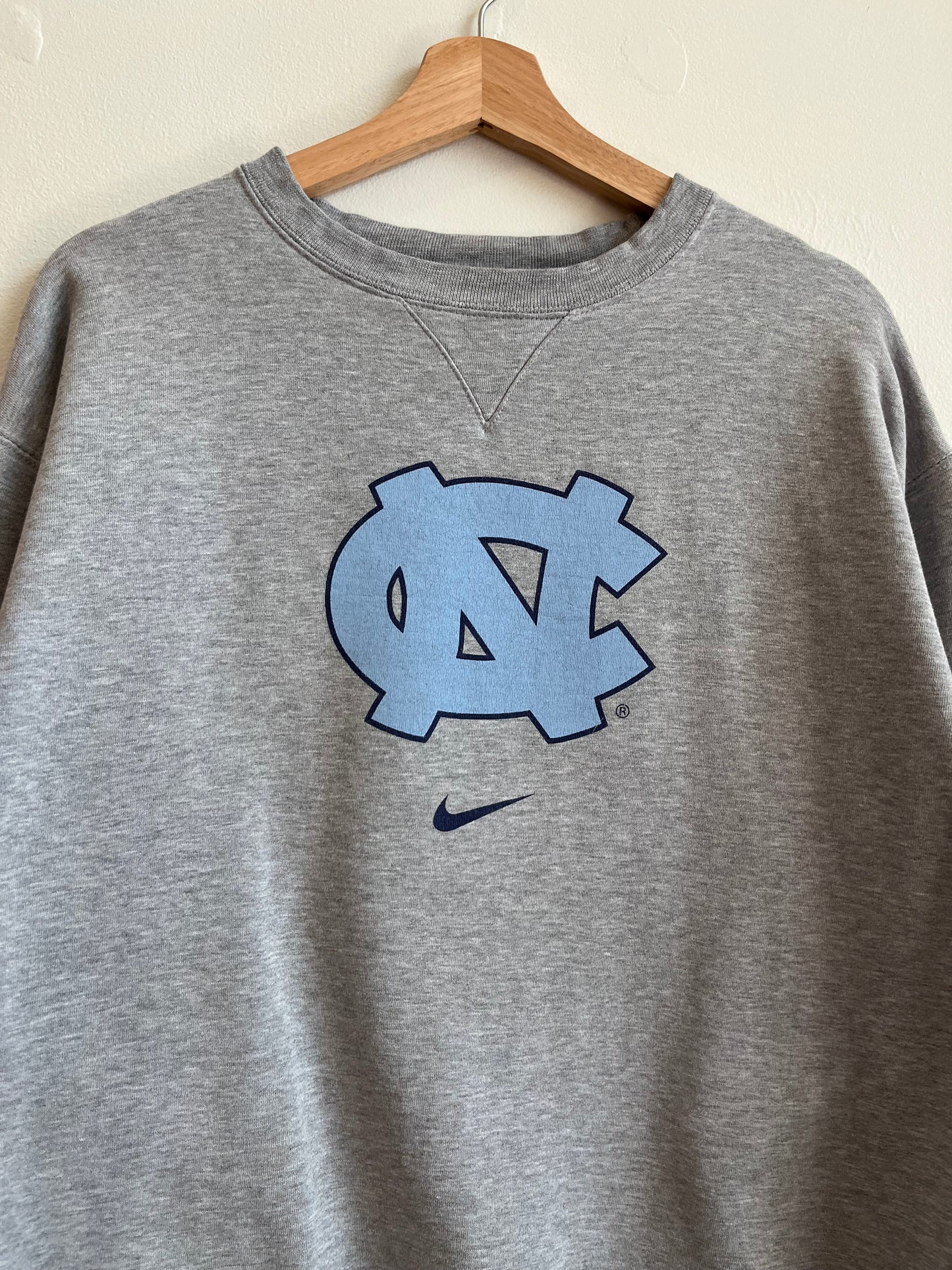 00s UNC Tar Heels Center Swoosh Grey Crewneck (XL)