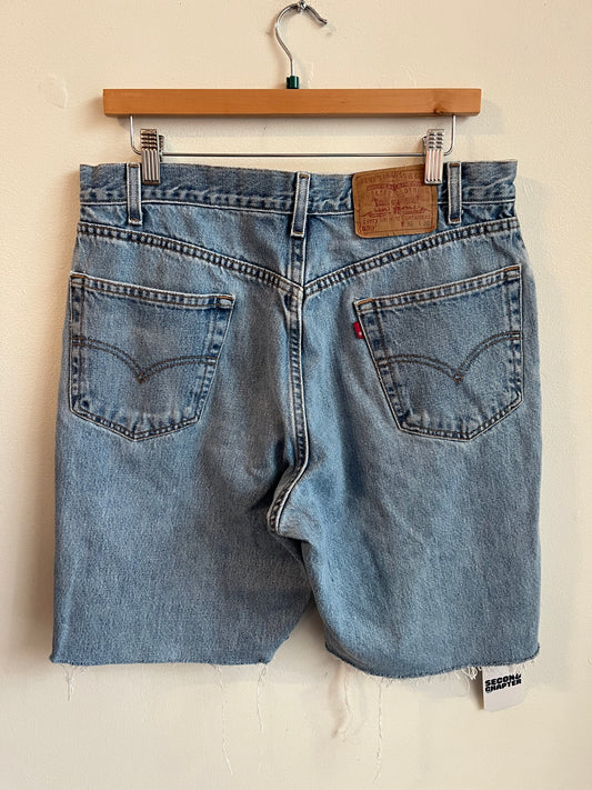2001 Levi’s 550 Light Wash Shorts (36)