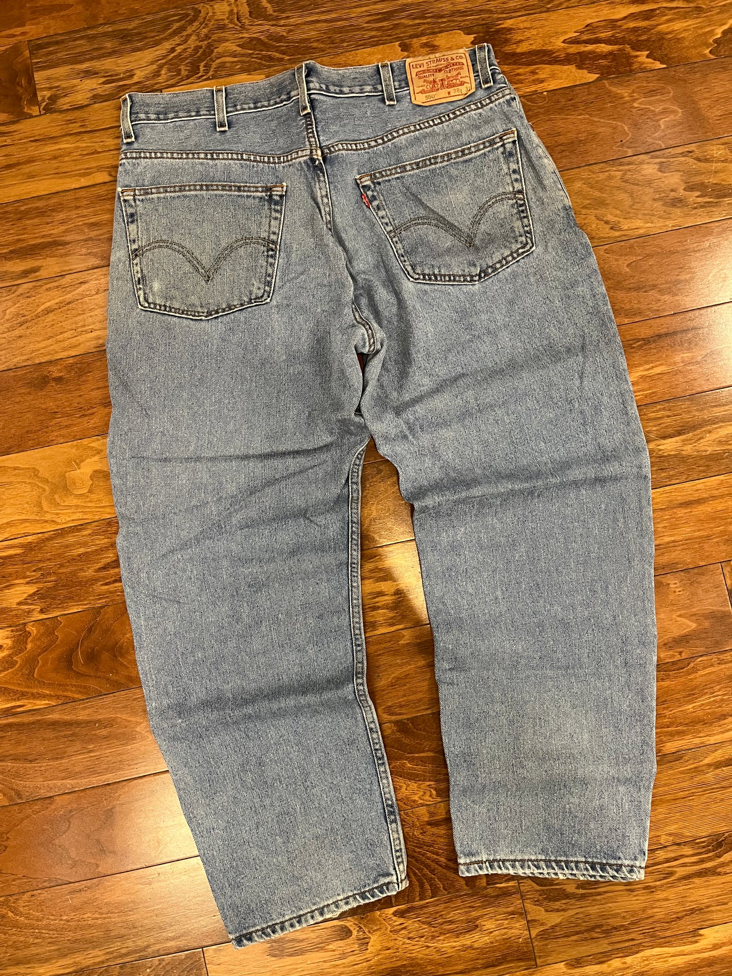2004 Levi's 550 Relaxed Blue Jeans (38 x 30)