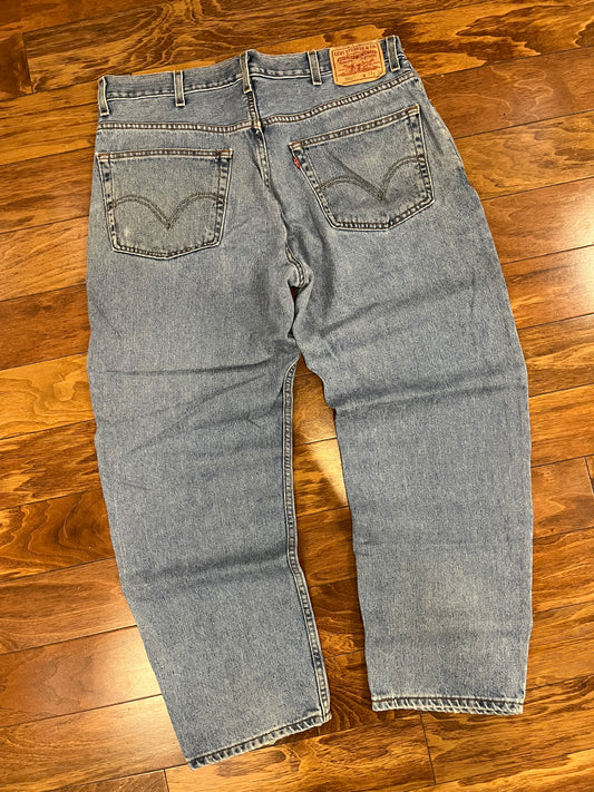 2004 Levi's 550 Relaxed Blue Jeans (38 x 30)